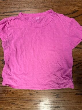 GAP Short-Sleeve Crewneck Tee in Hot Pink
